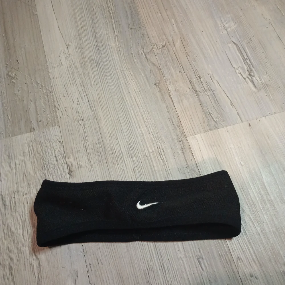Nike - Picture 2 of 3